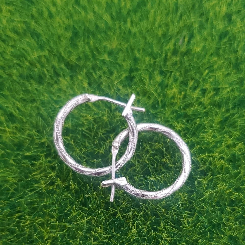 Dainty‎ Silver Tone Hoop Earrings E1021